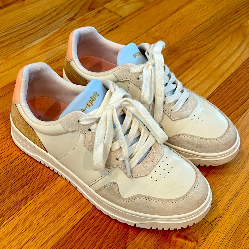 Easy Spirit like new sneakers! Size 7.5. Just adorable!